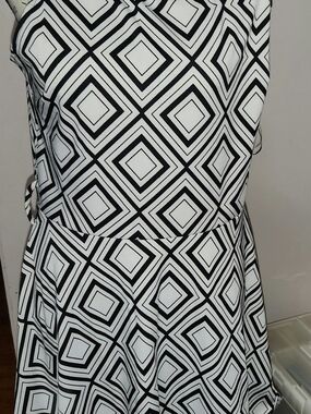 Connection 18 L Black & White Geo Fit & Flare Dress